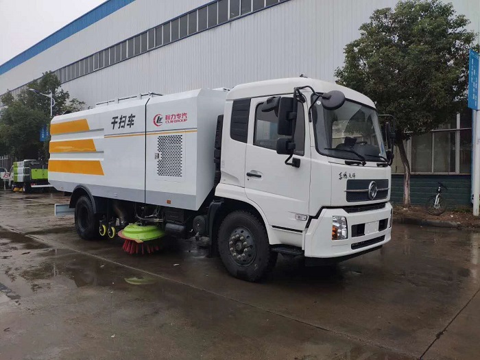東風(fēng)天錦干濕兩用掃路車(chē)