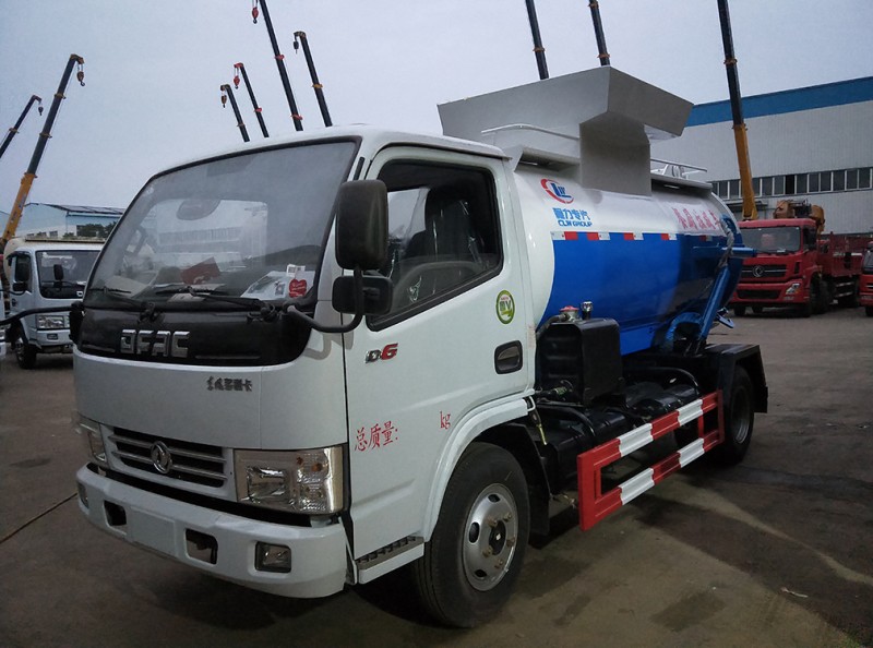 東風(fēng)小多利卡(4-5方)餐廚垃圾車(chē)