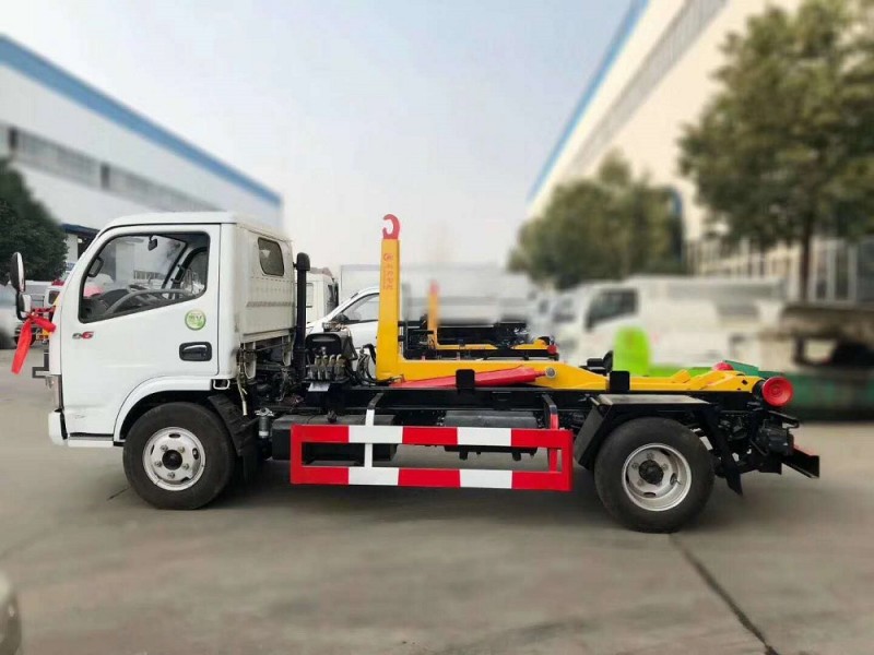 東風(fēng)多利卡5方勾臂垃圾車(chē)