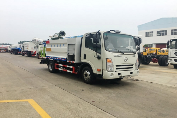 大運多功能抑塵車(5噸、30米霧炮機)