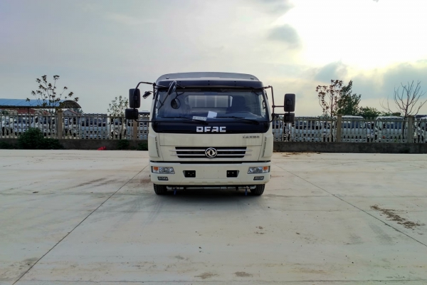 東風(fēng)大多利卡抑塵車(方形6.5噸、30-50米霧炮、單排駕駛室)