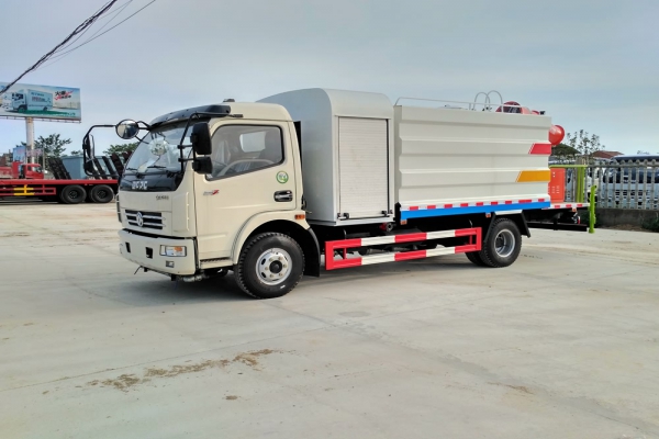 東風(fēng)大多利卡抑塵車(方形6.5噸、30-50米霧炮、單排駕駛室)圖片