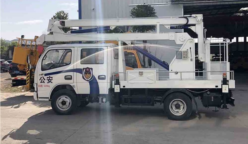 東風(fēng)多利卡雙排12米藍牌高空作業(yè)車圖片