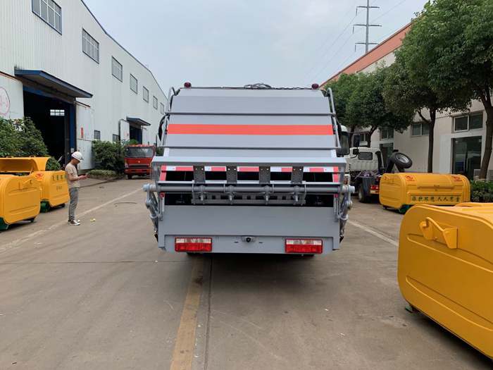 東風(fēng)凱普特壓縮垃圾車(chē)（8方）圖片