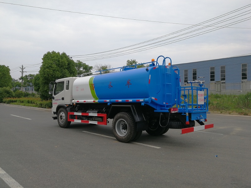 時(shí)風(fēng)10噸灑水車圖片