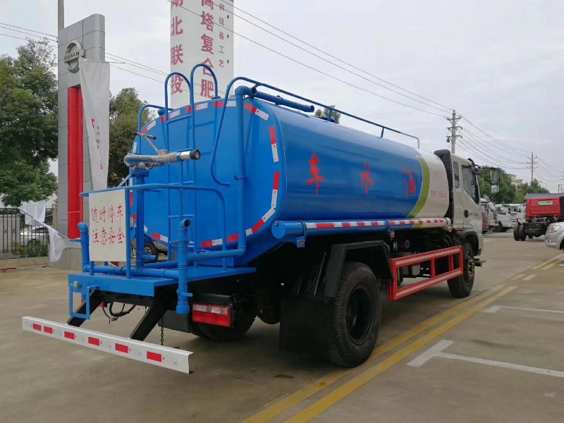 時(shí)風(fēng)10噸灑水車圖片