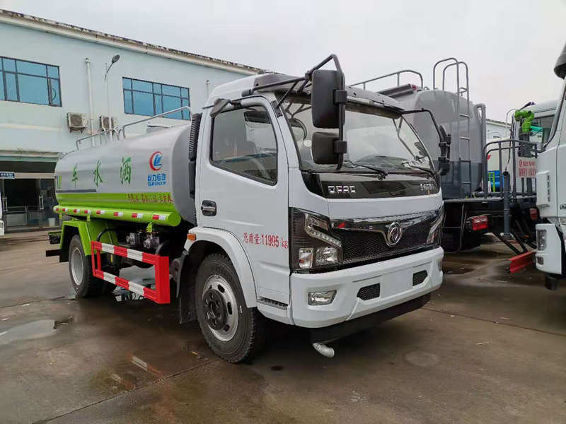 東風(fēng)大多利卡灑水車（9方）圖片
