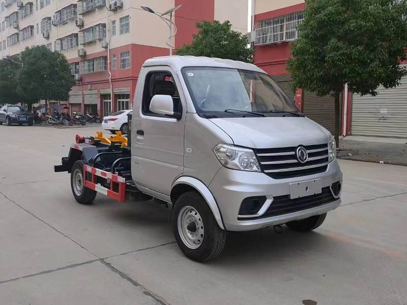 東風(fēng)小康勾臂式垃圾車(chē)（軸距2850）